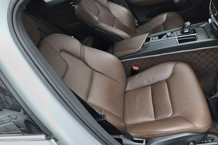 Used Volvo XC60 2022 B5 4x4 Zhiyi Luxury Edition
