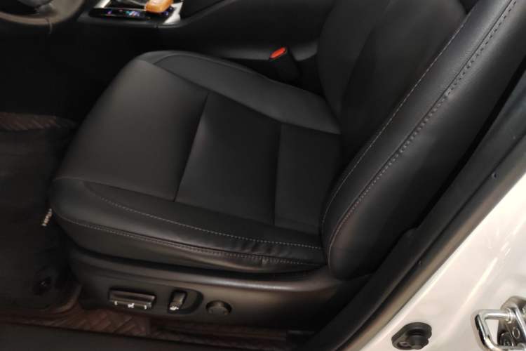 Used Toyota Highlander 2018 2.0T Four-Wheel Drive Prestige Version 7 Seats China VI Standard Left Front Seat