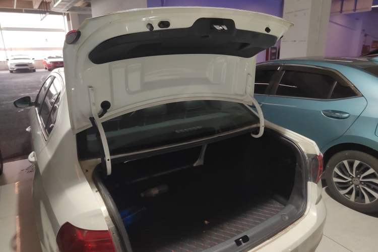 Used Volkswagen Lavida 2017 1.6L Automatic Comfort Edition Trunk