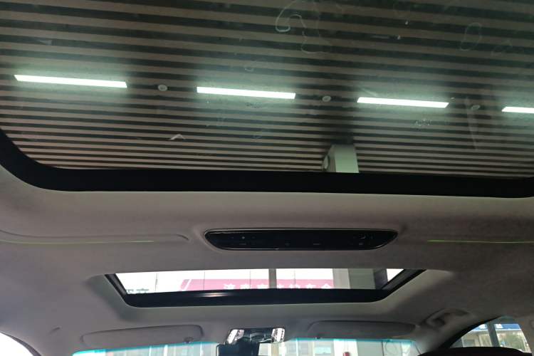 Used Buick Century 2023 2.0T Six-Seater Yinshi Edition Headliner
