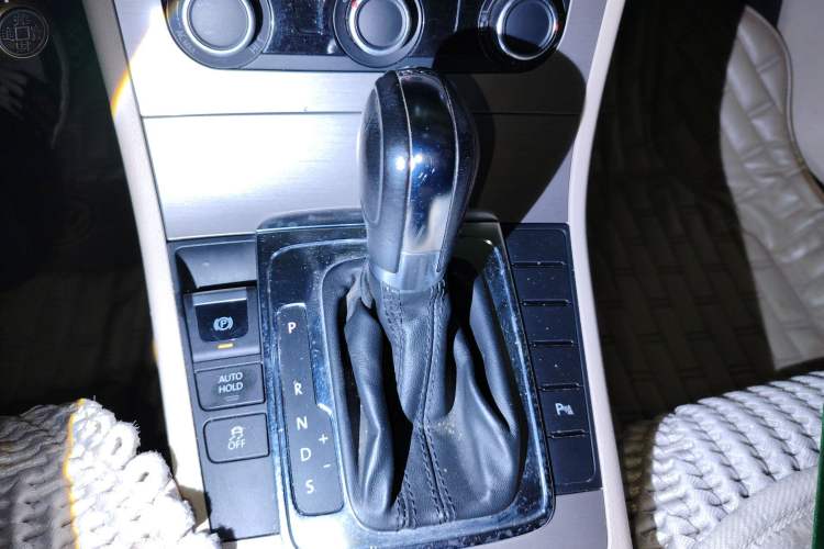 Used Volkswagen Magotan 2012 Revised Version 1.8TSI Leading Edition Gear Lever