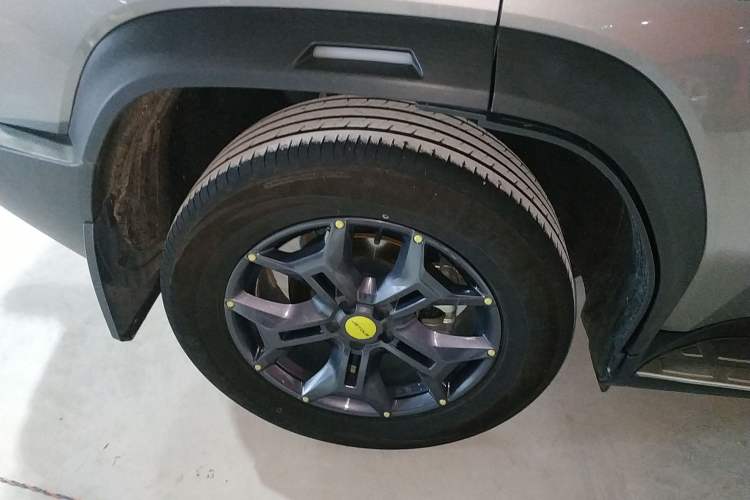 Used JETOUR Traveler 2023 2.0T All-Wheel-Drive CrossPRO Exterior 5