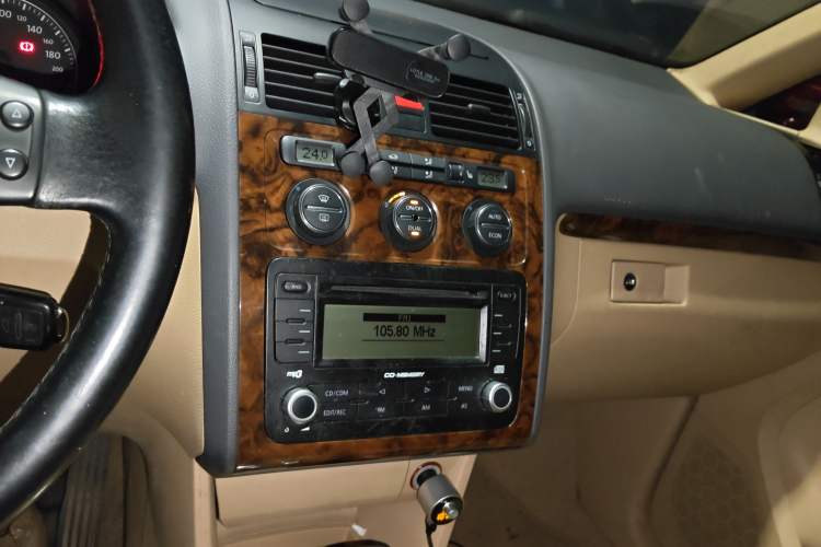 Used Volkswagen Touran 2008 1.8T ZhiZun Edition Automatic 5-Seater Audio And AC Panel