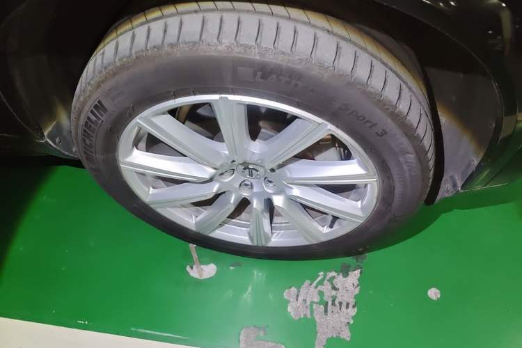 Used Volvo XC90 2019 T6 Zhiya Edition 7-Seater China VI Standard Right Front Wheel Hub