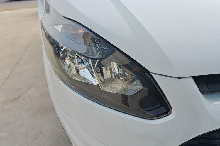 Used Ford Transit 2017 2.0T Diesel Multi-Purpose Commercial Vehicle Short Wheelbase Low Roof China V Standard
