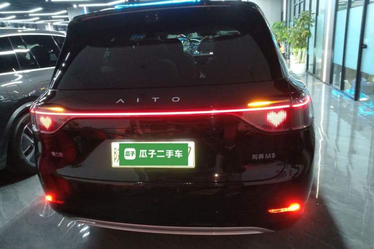 Used Hima AITO M9 2025 Extended-Range Ultra Version 52 kWh 6-Seater
