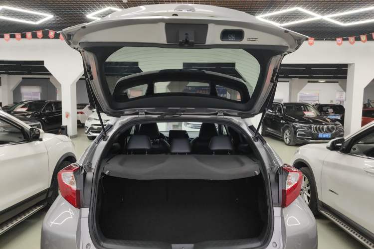 Used Toyota IZOA 2018 2.0L Yichi Edition China V Standard Trunk