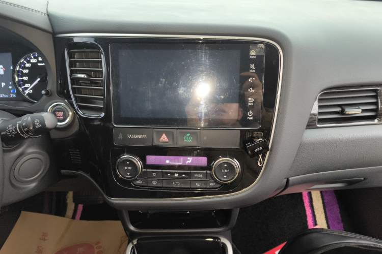 Used Mitsubishi Outlander 2019 2.0L Two-Wheel Drive Comfort Edition 5 Seats China VI Standard