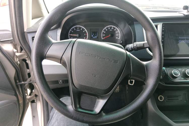 Used FORTHING Lingzhi 2023 M5L 1.6L Base Model 5 Seats Steering Wheel