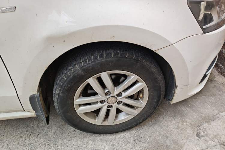 Used Volkswagen Polo 2016 1.4L Manual Fashion Model Right Front Wheel Hub