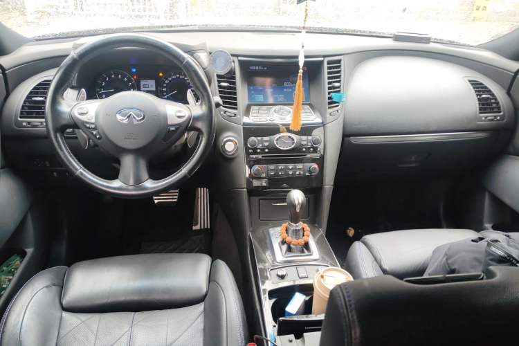 Used Infiniti QX70 2015 3.7L Shadow Edition Center Console