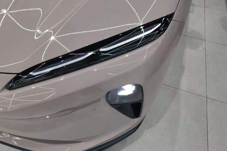 Used Nio ET5 2022 75 kWh Left Front Headlight