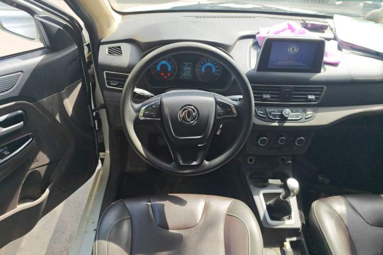 Used Dongfeng Fengon 330 2019 1.5L 330S Manual Comfort Version China VI Standard Steering Wheel