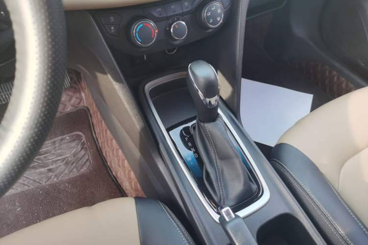 Used Chevrolet Monza 2021 320 Automatic Enjoyment Sunroof Edition Gear Lever