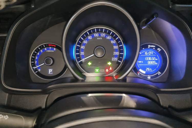 Used Honda Fit 2014 1.5L SE CVT Fashion Model Odometer Close Up