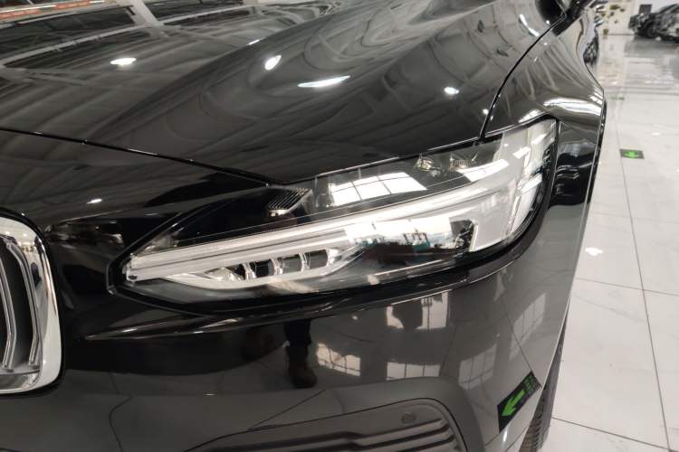 Used Volvo S90 New Energy 2024 Plug-in Hybrid Four-Wheel Drive Long-Range Zhiyi Luxury Edition
