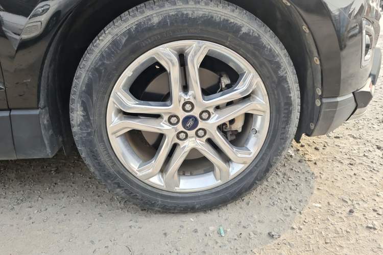 Used Ford Edge 2015 2.0T GTDi Two-Wheel-Drive High-Line Version