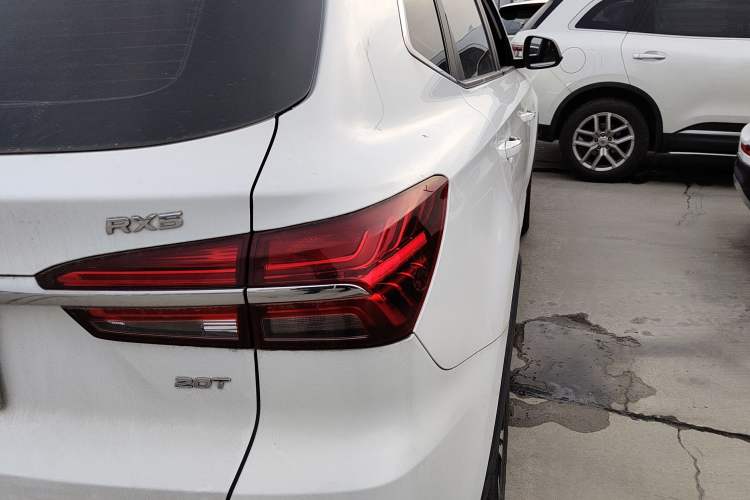 Used Roewe RX5 2019 20T Two-Wheel Drive Automatic 4G Connected Platinum Edition Right Rear Taillight