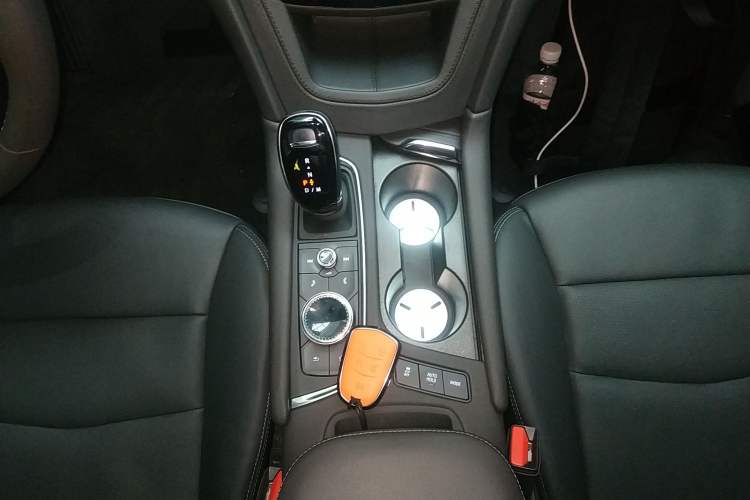 Used Cadillac XT6 2022 2.0T Six-Seater Four-Wheel Drive Luxury Version Gear Lever