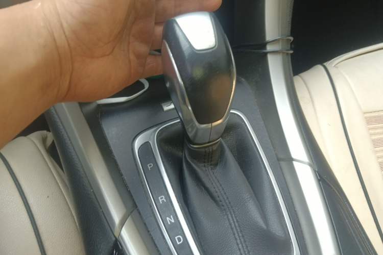 Used Ford Mondeo 2013 2.0L GTDi 200 Luxury Model Gear Lever