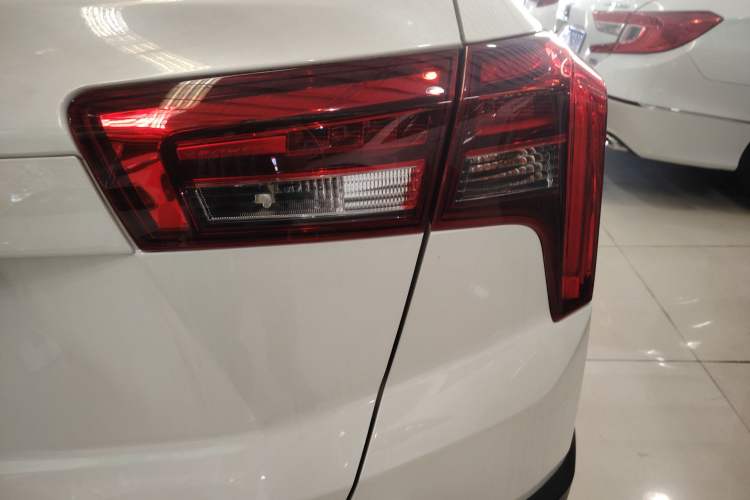 Used Venucia T60 2020 1.6L CVT Smart Drive Version China VI Standard
