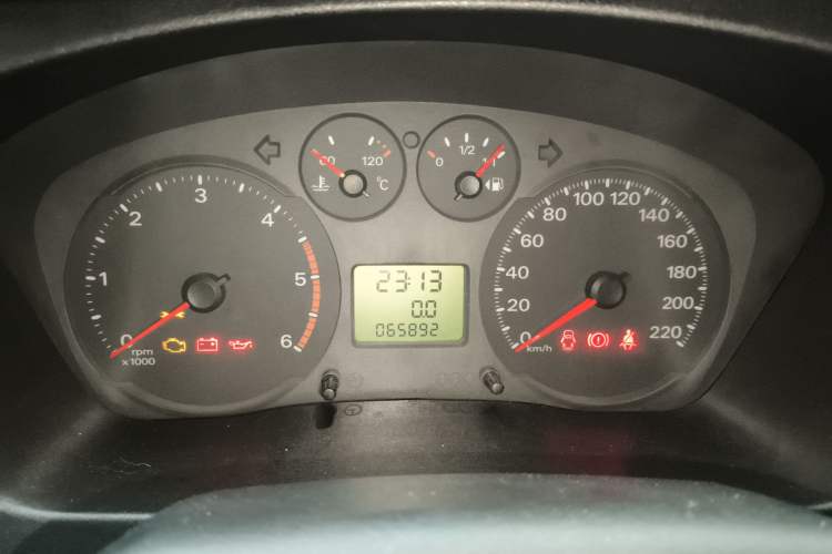 Used Ford Transit Custom 2015 2.4T Short-Wheelbase 6-Seater Mid-Roof Multi-Purpose Vehicle
