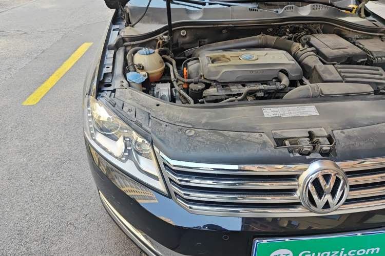 Used Volkswagen Magotan 2012 Facelift 2.0 TSI Prestige Model Right Front Headlight