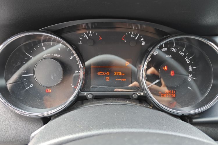 Used Peugeot 3008 2015 2.0L Automatic Classic Edition