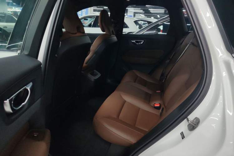 Used Volvo XC60 2025 B5 4x4 Smart Luxury Edition Left Rear Seat