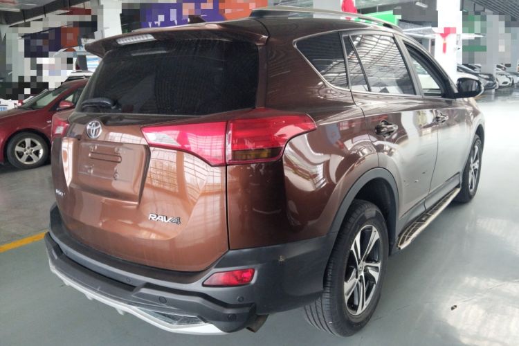 Used Toyota RAV4 2015 2.0L CVT Two-Wheel Drive Fashion Edition Rear Right 45 Deg