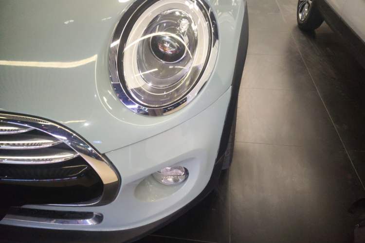 Used MINI MINI 2017 1.5T COOPER Ice Blue Limited Edition Five-Door Version
