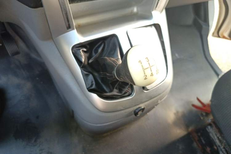 Used Foton Scenic G5 2022 2.0L Gasoline Commercial Version Open-Window 5/6-Seater 1TZS Gear Lever