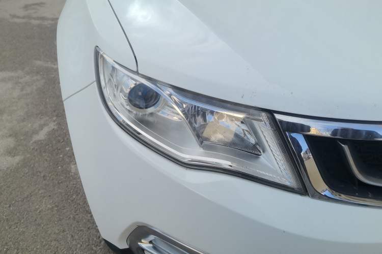 Used Geely Auto Emgrand X7 Sport 2016 1.8TD Automatic ZhiShang Model Right Front Headlight