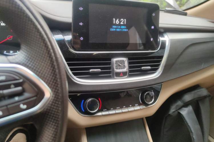 Used Baojun 730 2017 1.8L iAMT Prestige Version 7 Seats
