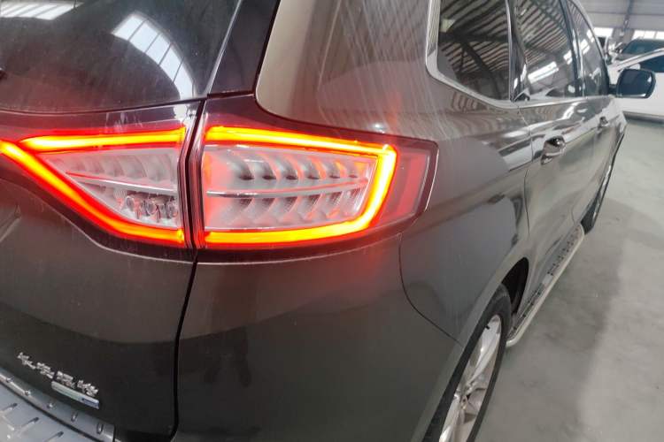 Used Ford Edge 2015 2.0T GTDi Four-Wheel Drive Prestige Model
