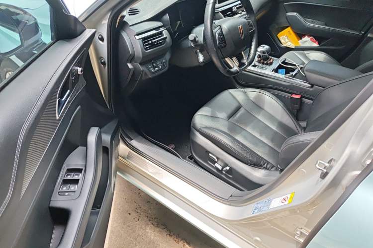 Used Hongqi H5 2022 Classic Model 1.8T Automatic Smart Connect Flagship Edition Driver Seat