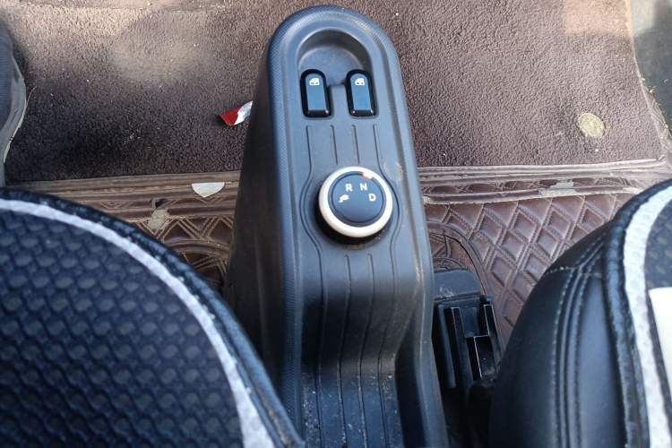 Used Wuling Hongguang MINIEV 2022 Macaron Premium Model – Lithium Iron Phosphate Gear Lever