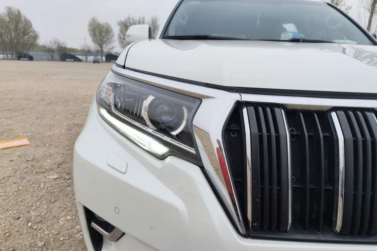 Used Toyota Prado 2018 3.5L Automatic TX-L with Rear-Mounted Spare Tire Right Front Headlight