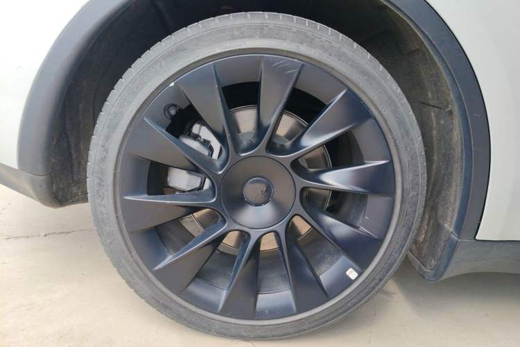 Used Tesla Model Y 2021 Standard Range Rear-Wheel Drive Version Right Rear Wheel Hub