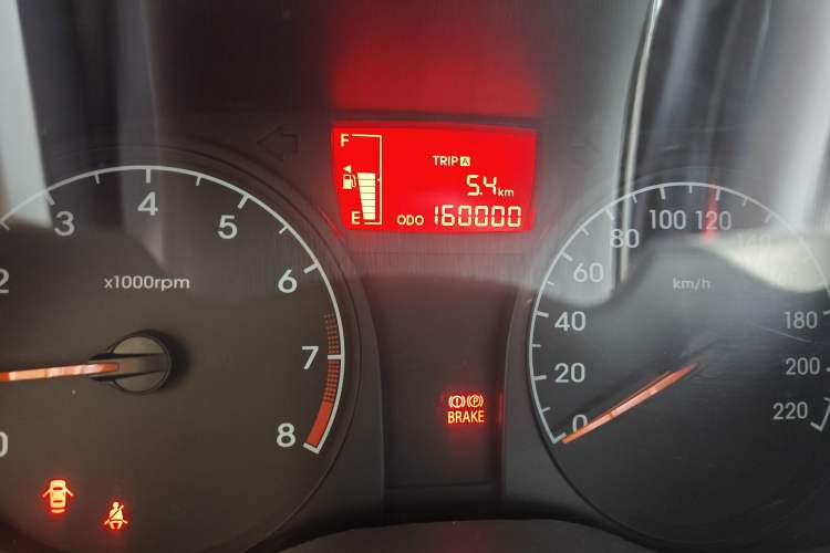 Used Hyundai Verna (older generation) 2014 1.4L Manual Smart GLS Trim Odometer Close Up