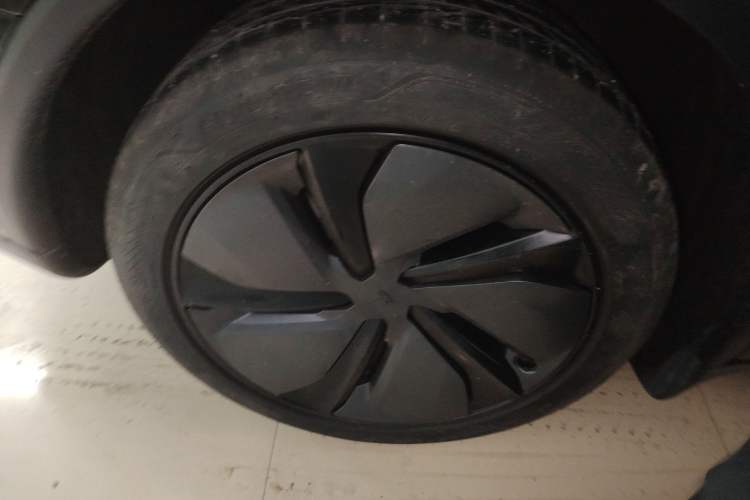 Used Tesla Model Y 2025 Rear-Wheel-Drive Version Right Rear Wheel Hub