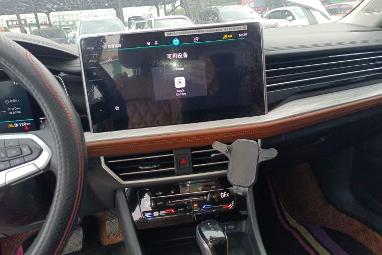 Used Volkswagen Sagitar 2023 280TSI DSG Excellence Plus Edition Audio And AC Panel