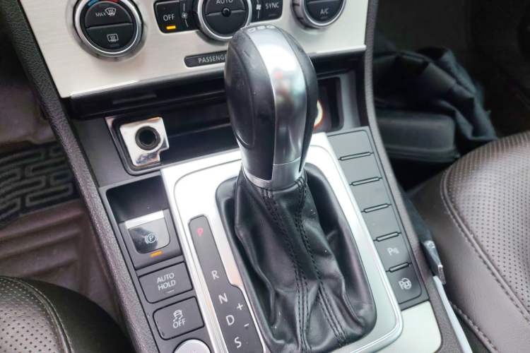 Used Volkswagen Magotan 2012 Travel Edition 2.0 TSI Luxury Version Gear Lever