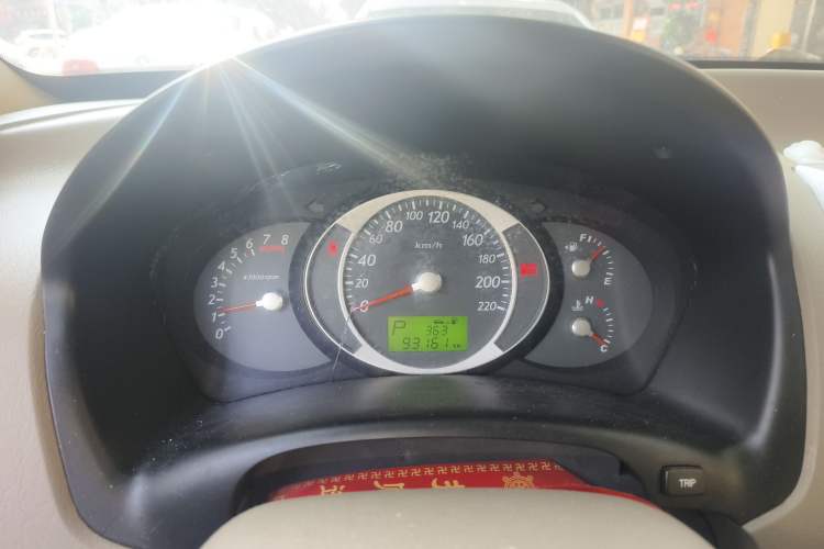 Used Hyundai Tucson 2009 2.0L Automatic Two-Wheel Drive with Sunroof Instrument Cluster