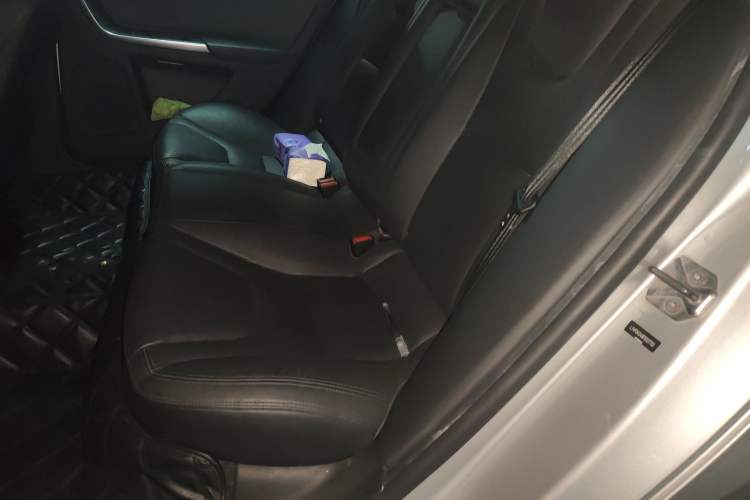 Used Volvo S60 2015 S60L 2.0T Zhiyuan Edition
