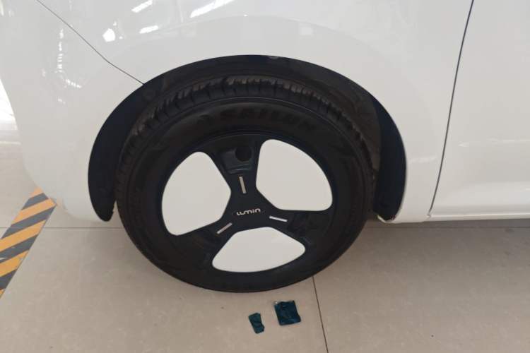 Used CHANGAN NEVO Lumin 2025 205 km Xiangqin Version Left Front Wheel Hub