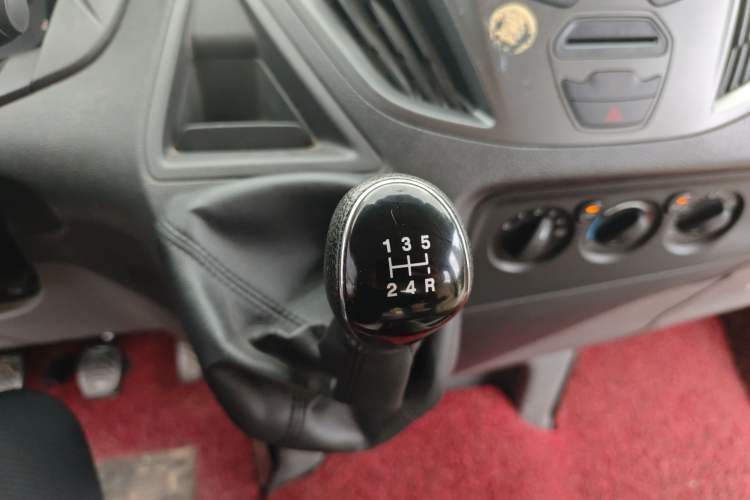 Used Ford Transit 2019 2.0T Diesel Multi-Purpose Commercial Vehicle Short Wheelbase Mid-Roof Design 6-Seater China VI Standard
