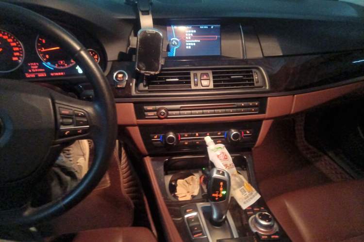 Used BMW 5 Series 2014 525Li Leading Model
