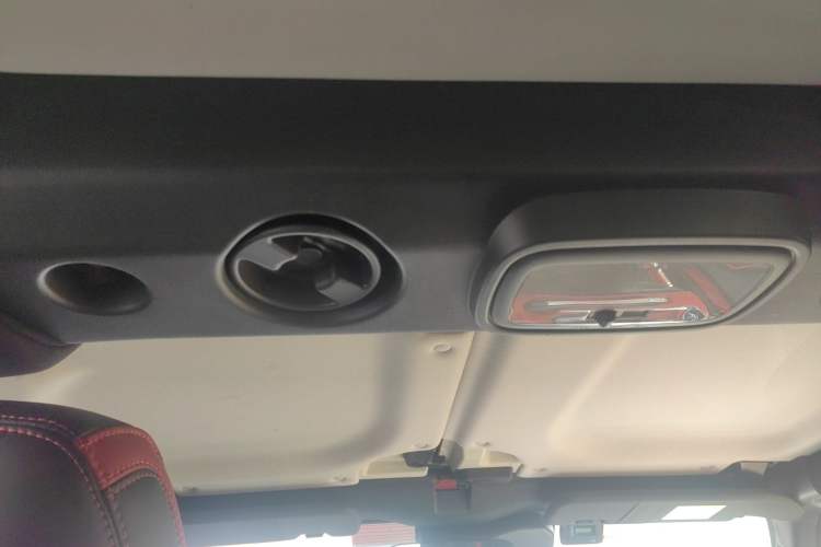 Used BAIC Off-Road BJ40 2020 2.0T Automatic Four-Wheel Drive Urban Hunter Edition Chivalrous Type Headliner