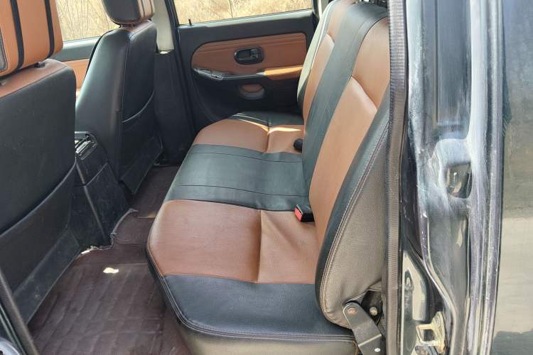 Used JMC Baodian 2016 2.8T New Value-Added Diesel Two-Wheel Drive Standard Version JX493ZLQ4G Interior 4